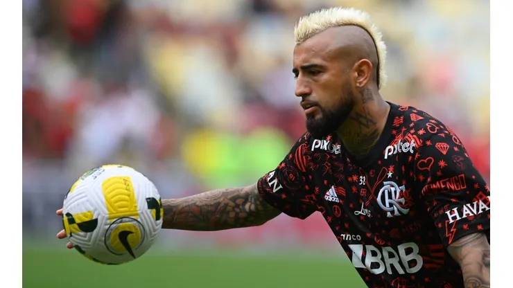 Confirmado: Vidal y Pulgar son banca en la formación de Flamengo para la final de Copa Libertadores.