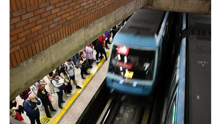 Metro Santiago conoce el horario del tren subterráneo.