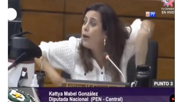 Diputada paraguaya cantó y bailó "Te Felicito" de Shakira en hemiciclo