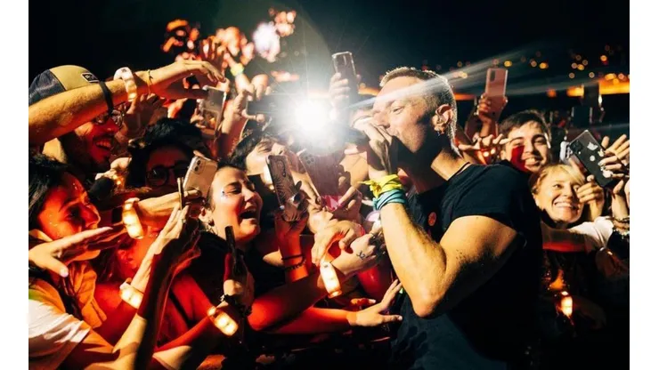 Chris Martin con los fanáticos de Coldplay en Argentina.