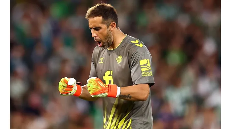 Bravo es indiscutido en el arco para esta competencia y ha recibido sólo cuatro goles.