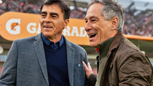 Ariel Holan y Gustavo Quinteros en el empate 0-0 entre Colo Colo y la Universidad Católica en el estadio Monumental.