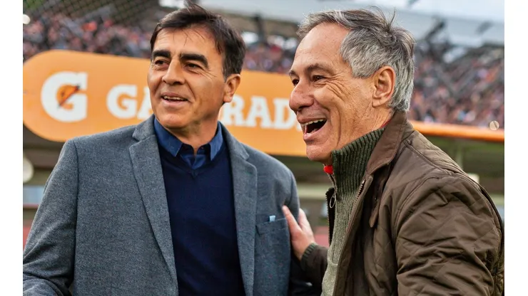Ariel Holan y Gustavo Quinteros en el empate 0-0 entre Colo Colo y la Universidad Católica en el estadio Monumental.