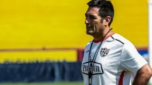 La mayor parte de su carrera como entrenador la ha realizado en Ecuador.