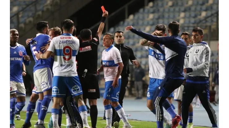 Orellana se fue expulsado en la eliminación de la UC