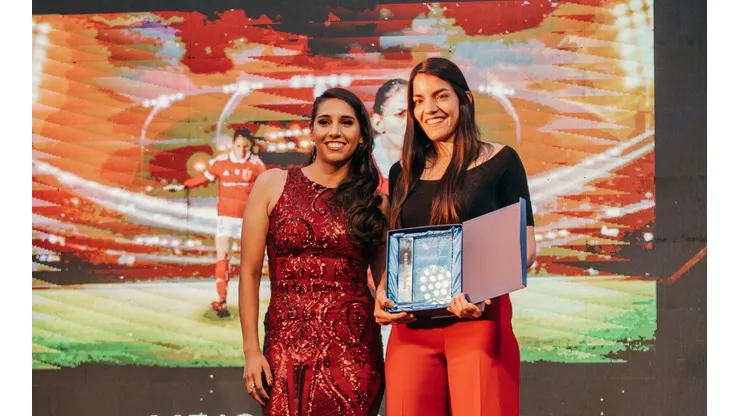 Natalia Campos y su premio como Mejor Arquera 2021