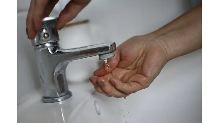 Informan corte de agua para comunas de Santiago.
