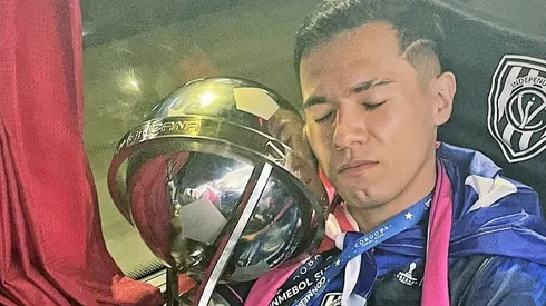 Matías Fernández durmió abrazado a la Copa Sudamericana: es el segundo chileno que la consigue en un equipo extranjero
