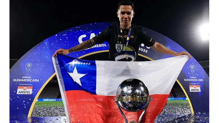 Matías Fernández campeón de Copa Sudamericana 2022: el sexto chileno en la gloria continental desde el extranjero.