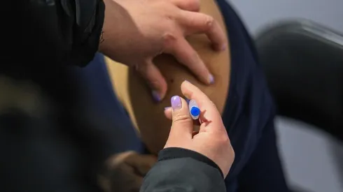 ¿Quiénes recibirán la vacuna Bivalente contra el Covid-19 y cuándo comienza?