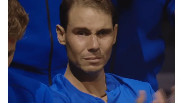 Rafael Nadal no pudo contener el llanto tras el retiro de su acérrimo rival y gran amigo Roger Federer. (Captura).