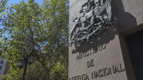 Ministra Fernández es citada a Comisión de Defensa del Senado