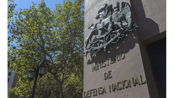 Ministra Fernández es citada a Comisión de Defensa del Senado