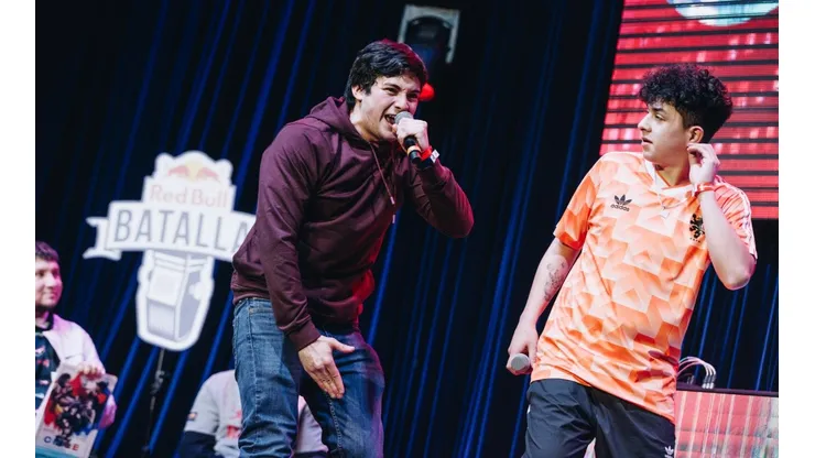 Facuskill venció a Metalingüística en la Final Regional de Santiago de Red Bull Batalla. Ambos, además de El Menor y BSK, clasificaron a la Final Nacional.