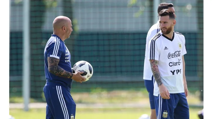 Sampaoli junto a Messi en la selección argentina