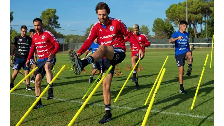 Ben Brereton fue uno de los internacionales que estuvieron en la primera sesión de entrenamientos de la selección chilena en Barcelona