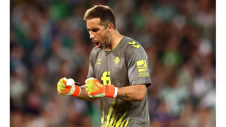 Claudio Bravo es titular nuevamente en el Betis para la Europa League
