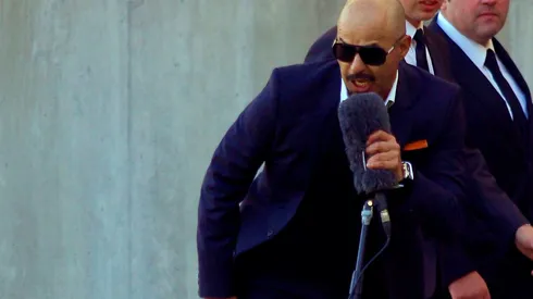 Marco Antonio Figueroa quedó plasmado en la historia del fútbol chileno con esta imagen en el estadio Nelson Oyarzún Arenas