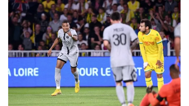 Mbappé marcó doblete gracias a asistencias de Messi