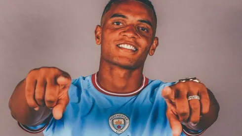 Akanji llega al Eithad Stadium para demostrar sus tremendas condiciones como defensor, pero también se luce con las matemáticas.