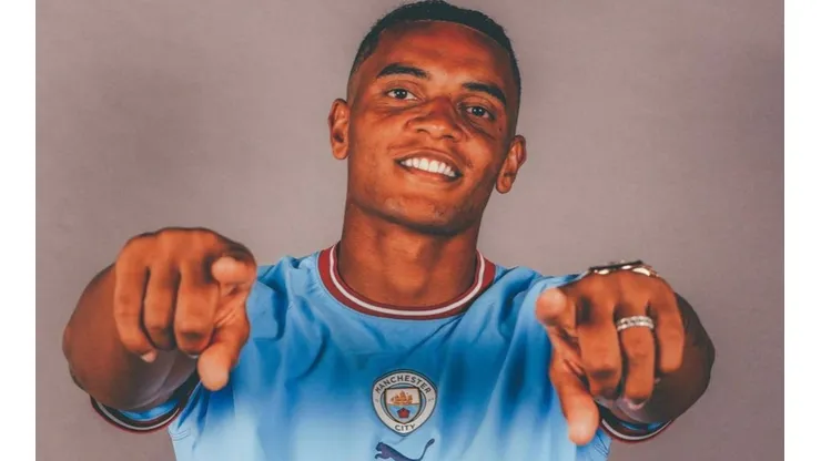 Akanji llega al Eithad Stadium para demostrar sus tremendas condiciones como defensor, pero también se luce con las matemáticas.