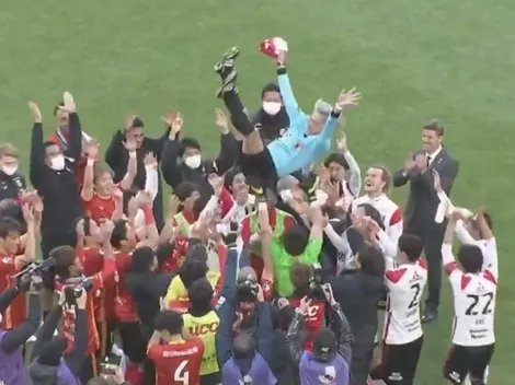 Árbitro japonés es homenajeado por los jugadores