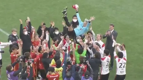 Árbitro japonés fue homenajeado por los jugadores