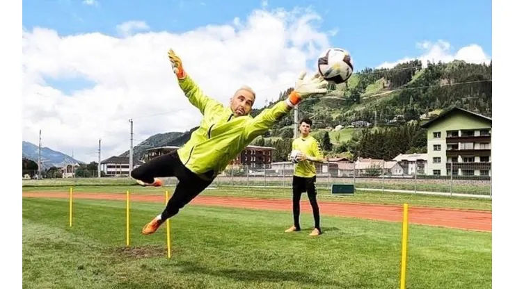 Bravo sigue entrenándose a la espera de ser inscrito en el Betis