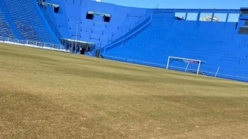 El pasto de la cancha de Vélez no se ve en buenas condiciones
