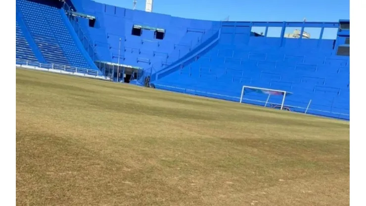 El pasto de la cancha de Vélez no se ve en buenas condiciones