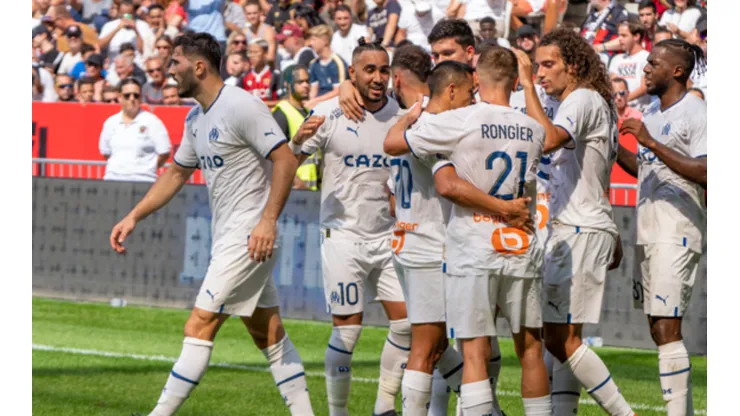 Dimitri Payet fue titular junto a Alexis Sánchez por primera vez.