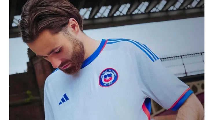 Ben sigue siendo el rostro predilecto para anunciar las nuevas indumentarias del Equipo de Todos.