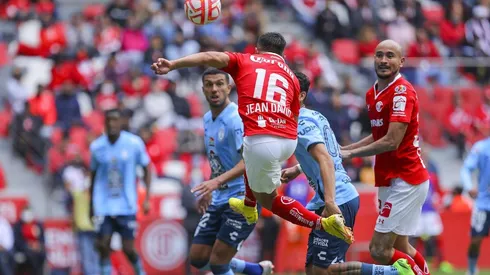 Jean Meneses marcó de cabeza frente al Pachuca