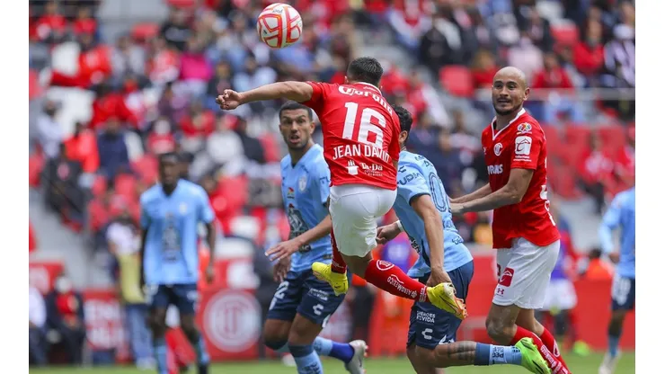 Jean Meneses marcó de cabeza frente al Pachuca