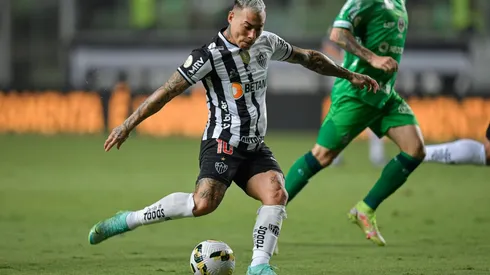 Eduardo Vargas no ha sumado minutos desde que fue expulsado en la Copa Libertadores