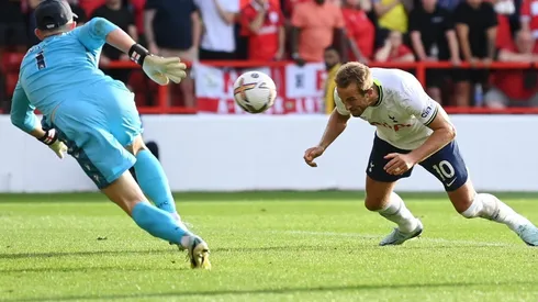 Harry Kane marcó los dos goles en el triunfo del Tottenham.