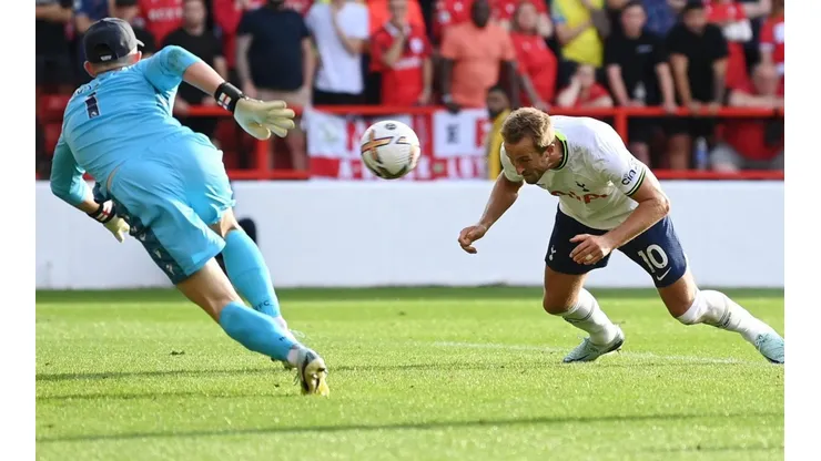 Harry Kane marcó los dos goles en el triunfo del Tottenham.