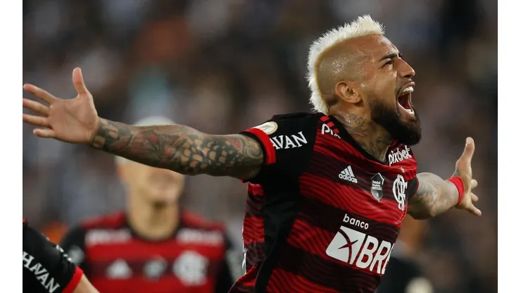 Vidal grita el gol del triunfo de Flamengo ante Botafogo