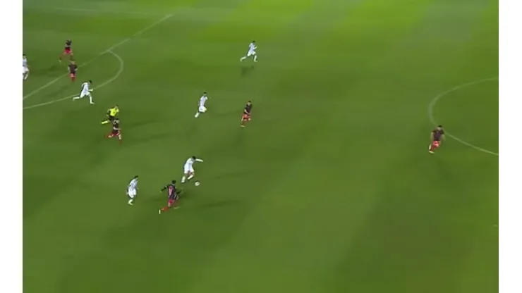 El increíble golazo desde 70 metros de Coronel
