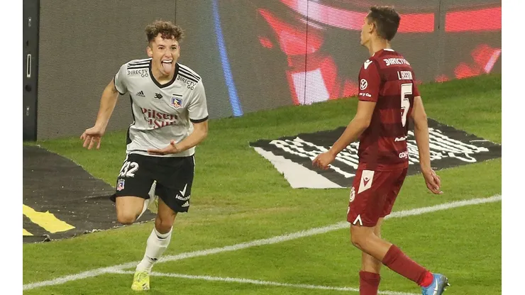 Luciano Arriagada con la camiseta de Colo Colo en 2021