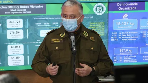 El director nacional de Orden y Seguridad de Carabineros, general inspector Marcelo Araya, explica el informe sobre delincuencia.
