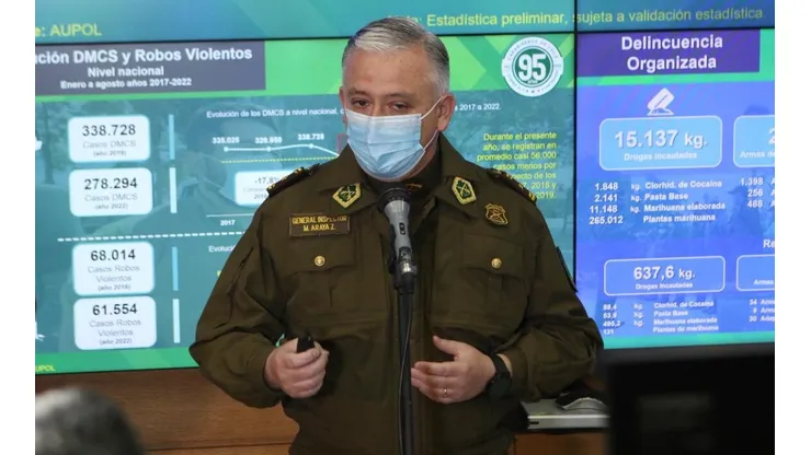 El director nacional de Orden y Seguridad de Carabineros, general inspector Marcelo Araya, explica el informe sobre delincuencia.