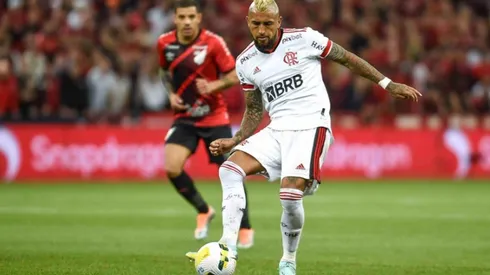 Vidal jugó en ambos partidos ante Paranaense por los cuartos de final