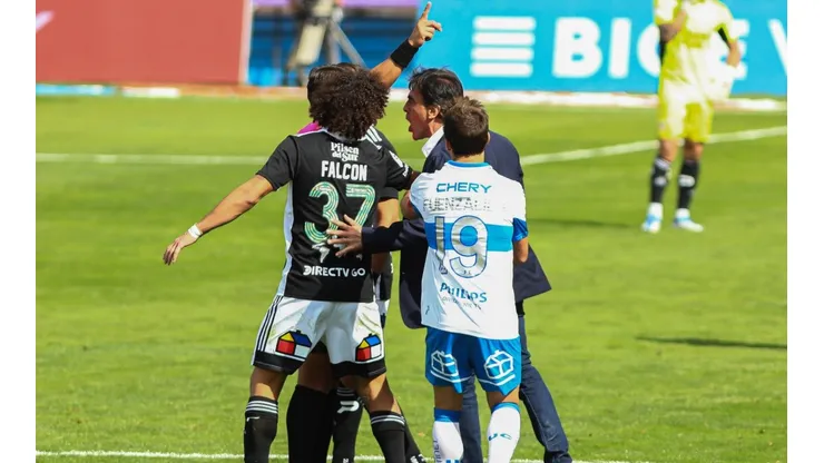El presente en Colo Colo de Gustavo Quinteros no fue bien visto por los hinchas de Universidad Católica.