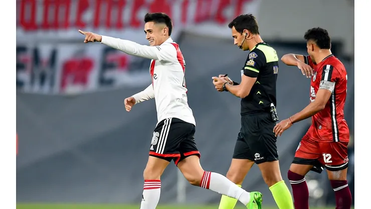 Solari fue titular y figura en River Plate