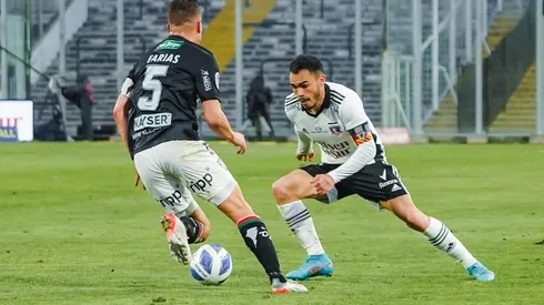 Colo Colo ante Palestino en el estadio Monumental.