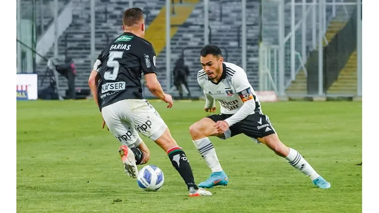 Colo Colo ante Palestino en el estadio Monumental.