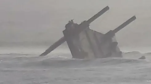 Estructura de desalinizadora de Minera Los Pelambres se cayó producto de las marejadas en Los Vilos