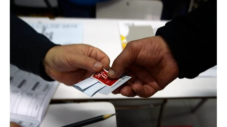 ¿Quiénes tienen que votar en el Plebiscito y cómo puedo excusarme?
