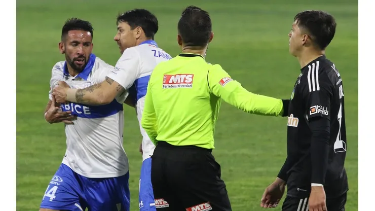 Mauricio Isla tuvo un fuerte altercado con Diego Carrasco en San Carlos.